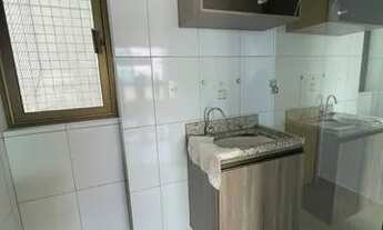 Imagem 3: Alugo Apartamento de 2 Quartos com Móveis Fixos em Andar Alto e Vista para o Mar