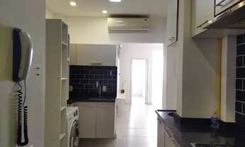 Imagem 3: Apartamento para venda possui 60 metros quadrados com 2 quartos em Copacabana - Rio de Jan