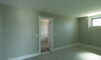 Imagem 4: Casa de condomínio para venda tem 700 metros quadrados com 5 quartos