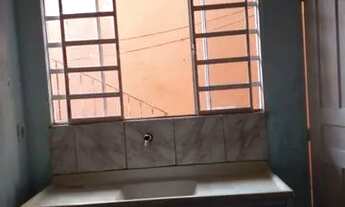 Imagem 2: Casa para renda. 3 casas no quintal e 1 salão comercial