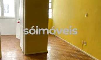 Imagem 2: Apartamento para venda tem 65 metros quadrados com 2 quartos em Copacabana - Rio de Janeir