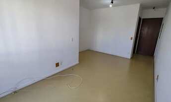 Imagem 4: Apartamento com 3 quartos, sala com varanda, 2 vagas de garagem, condomínio com piscina