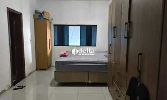 Imagem 3: Sobrado disponível para a venda no bairro Presidente Roosevelt em Uberlândia - MG