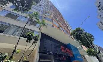 Imagem 4: Studio reformado com cozinha americana e ar split