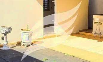 Imagem 2: Casa espaçosa com 03 quartos à venda no bairro Jardim Nova York