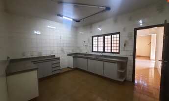 Imagem 5: Casa para venda tem 200 metros quadrados com 3 quartos