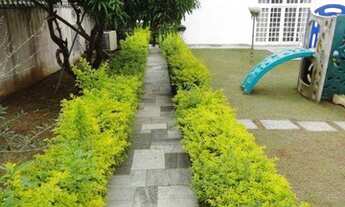 Imagem 3: Mansão em condomínio com muito verde