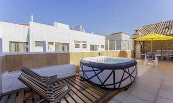 Imagem 3: Excelente cobertura única linear com 435 m2, revê reformada em ótima rua do Recreio