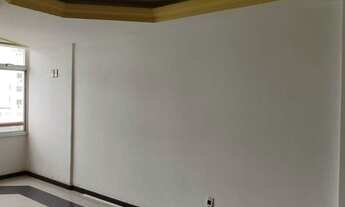 Imagem 3: Imóvel amplo, em frente a praça do Imbuí. Ótima localização!!!