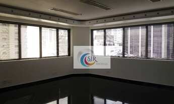 Imagem 4: Conjunto comercial reformado recentemente, com 184m² composto por 2 amplas salas e 4 banhe