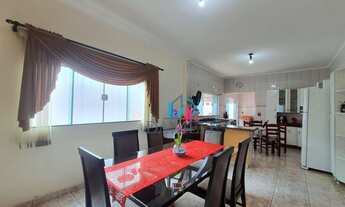 Imagem 3: Casa térrea com 3 dormitórios localizada no bairro Cambuy