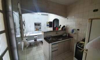 Imagem 6: Casa para aluguel e venda tem 393 metros quadrados com 4 quartos