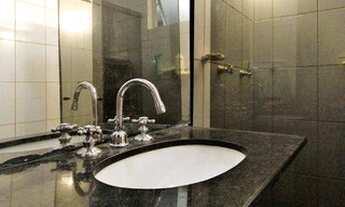 Imagem 5: Casa de quatro dormitórios ao lado do Colégio Farroupilha