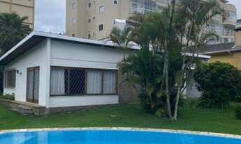 Imagem 4: Casa linear com piscina e 3 quartos