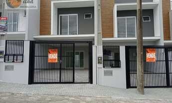 Imagem 1: Quer um sobrado com acabamento impecável na praia de Itaguaçu!? Achou!!! Somente mais 01 U