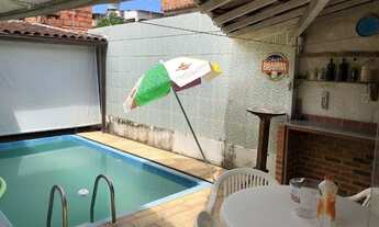 Imagem 2: Casa Linear com 04 Quartos, Churrasqueira, Piscina e Quintal!