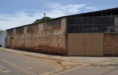 Imagem: Barracão e casa 295m², terreno 330m²