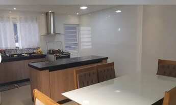 Imagem: BELO SOBRADO COM 4 DORMITORIOS E SUITE COM