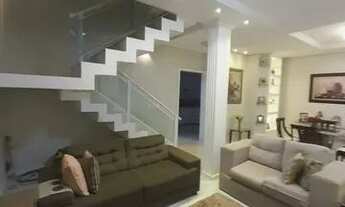 Imagem: Casa triplex para venda, na Maraponga.