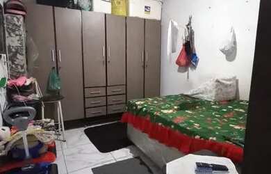 Imagem 3: Casa em rua pública