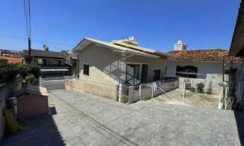 Imagem 5: Casas no bairro Barreiros, em São José- SC