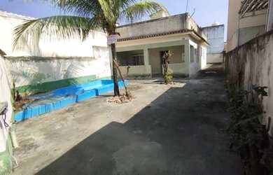 Imagem: Casa de Rua, 03 quartos, próximo a UNIG