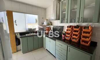 Imagem 5: Casa térrea com aquecimento solar na piscina, banheiros e luminárias