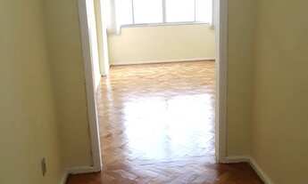 Imagem 2: Apartamento para venda tem 75 metros quadrados com 2 quartos em Copacabana - Rio de Janeir