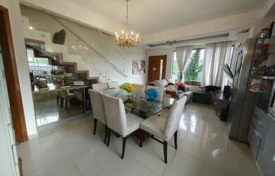 Imagem 2: Casa de esquina com 3 quartos sendo 1 suíte com sacada, ótima área de lazer