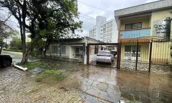 Imagem 2: Terreno amplo com 690m², com duas casas construídas para moradia ou investyirdores!!