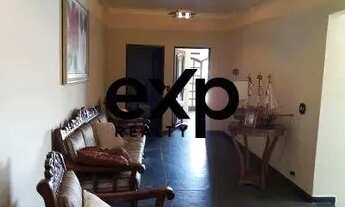 Imagem 7: Luxuosa Casa de 5 Quartos com Piscina a Apenas 5 Minutos da Praia de Pernambuco no Guarujá