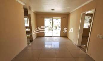 Imagem 4: AO ABRIR A PORTA, VOCÊ SENTE: ESTE NÃO É APENAS UM APARTAMENTO, É UM LAR. A SALA ACOLHE CO