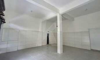 Imagem 3: Salão comercial com banheiro