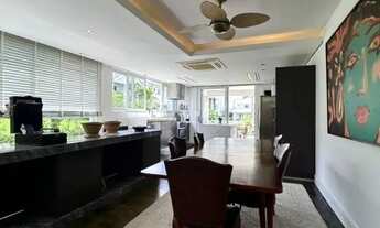 Imagem 5: Residência de Alto Padrão no Condomínio Horizontal Praia Brava, 4 Suítes, 450m² Privativos