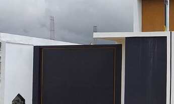 Imagem 2: Linda casa, sala e cozinha integrada/americana, 2 quartos, 1 suíte, 2 vagas, 59m² e terren