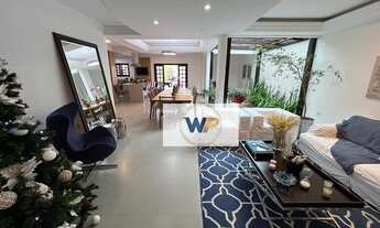 Imagem 4: Casa Mobiliada com 3 Suítes para Locação Anual no Bairro Ariribá em Balneário Camboriú/SC