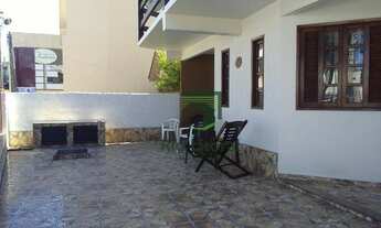 Imagem 4: Condomínio com quatros casas no Centro de Rio das Ostras