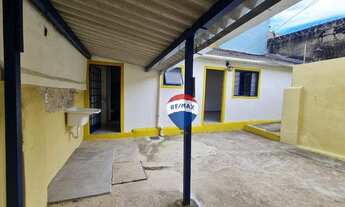 Imagem: Barracão reformado e pintado no bairro