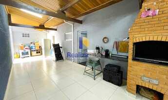 Imagem 2: Sobrado para venda possui 331 metros quadrados com 6 quartos