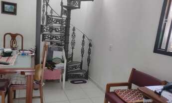 Imagem 4: Casa duplex em centro de terreno, junto a todo comércio