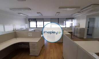 Imagem 4: Sala de 286 metros com piso laminado de madeira, com divisórias de vidro