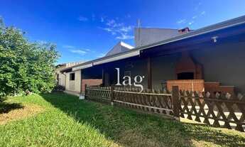 Imagem: Casa de rua em bairro tranquilo com jardim!!