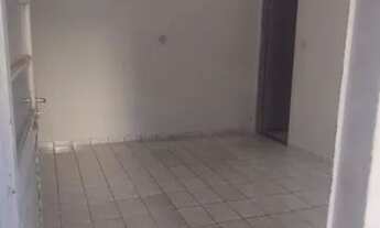 Imagem: Aluga-se casa de fundos QNM 18