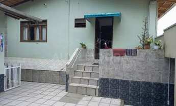 Imagem 2: Sobrado com sala comercial no centro