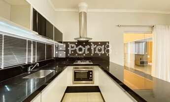 Imagem 11: Casa Espaçosa com Área Gourmet no Bairro Lot Porto Seguro - Viva com Conforto e Estilo!
