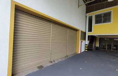 Imagem 2: ALUGO GALPÃO NO PARQUE 10 - COM ÁREA ADMINISTRATIVA E ESTACIONAMENTO