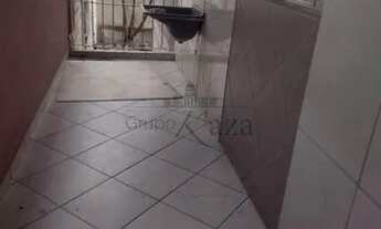 Imagem 5: Casa para aluguel possui 80 metros quadrados com 2 quartos. Bosque dos Eucaliptos