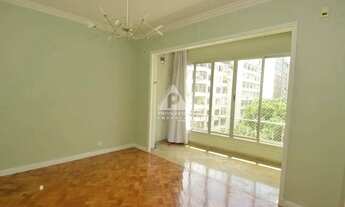 Imagem 2: Apartamento amplo com vaga, vista livre e sol da manhã a venda em Copacabana!