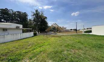 Imagem 7: Terreno com frente ao lago no Ninho Verde 1, lote único