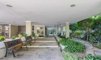 Imagem 2: OPORTUNIDADE ÚNICA: Apartamento Reformado de $127 text{m}^2